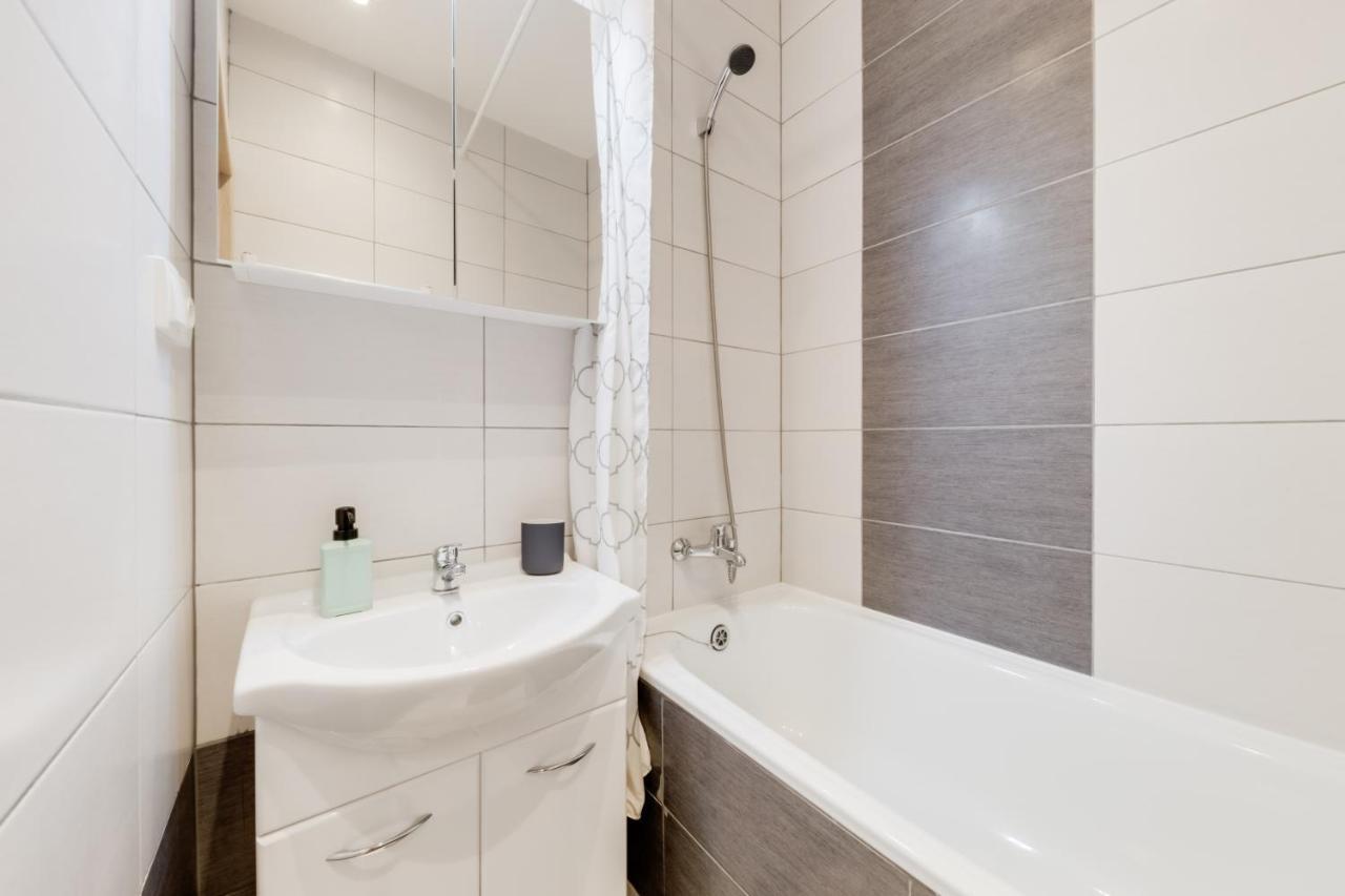 Riverside Cr Apartment براغ المظهر الخارجي الصورة